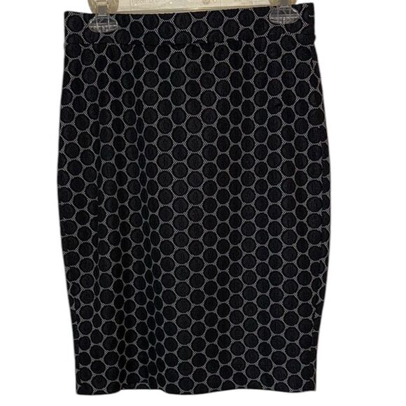 🌹ELLE Black and White Knee-Length Pencil Skirt with Geometric Pattern - Picture 1 of 5